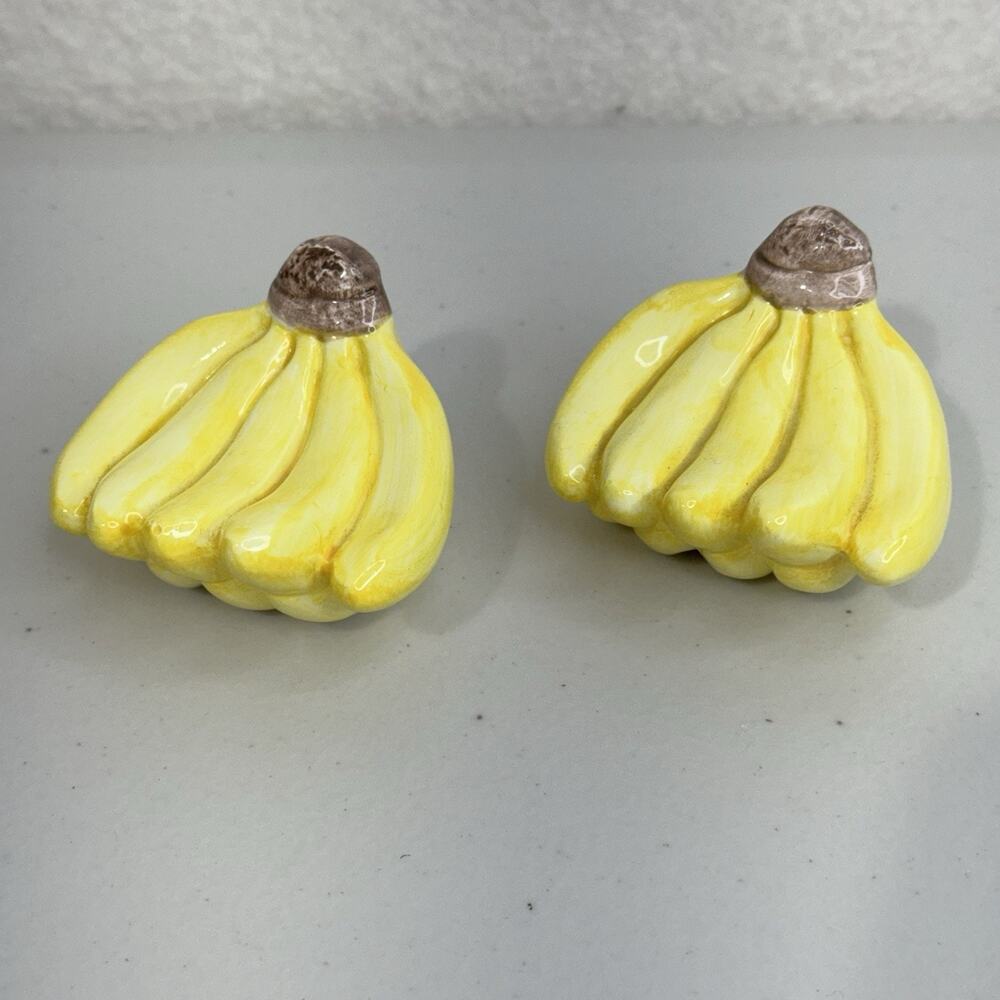 VTG Yellow Ceramic Bunches Of Bananas Fruit Shaped Salt & Pepper Shaker Set MCM